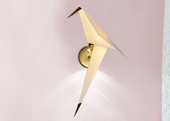 Golden Bird Bentuk 280 * 270 * 670mm Bahan Besi PVC Lampu Dinding Dalam Ruangan Modern