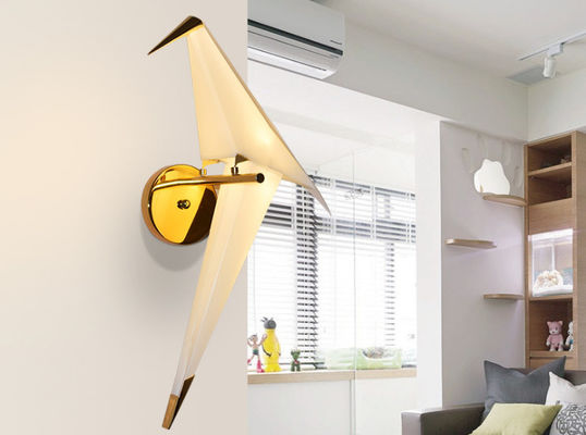 Golden Bird Bentuk 280 * 270 * 670mm Bahan Besi PVC Lampu Dinding Dalam Ruangan Modern