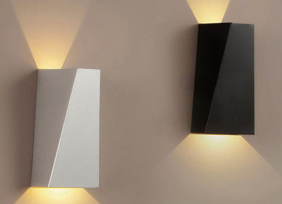 Bahan Logam Diameter 10.5cm Tinggi 22cm Lampu Dinding Modern Dalam Ruangan