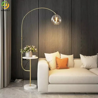 LED Emas / Hitam Lampu Lantai Kontemporer Bahan Besi Dekorasi Dalam Ruangan