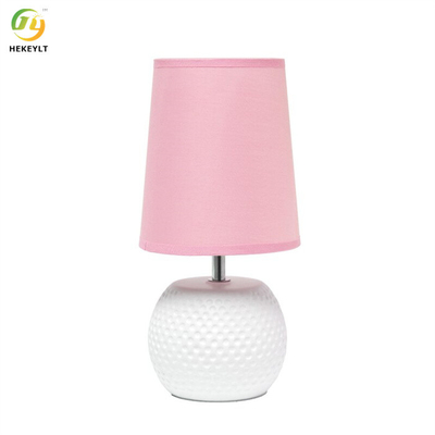 E12 5.5 '' Kabel Lampu Meja Samping Tempat Tidur Bulat Porselen Merah Muda